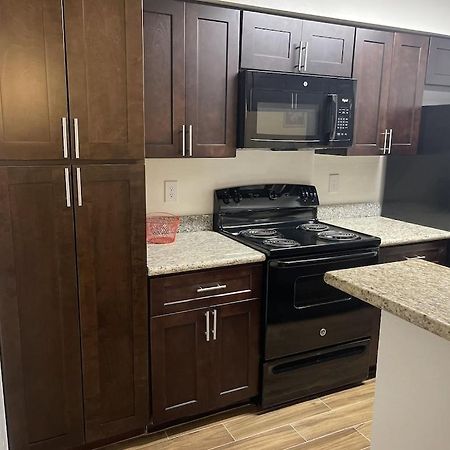 Private Apartment With Laundry, Wi-Fi, And Extra Amenities Houston Exterior photo